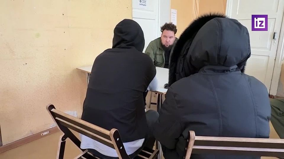 &quot;   ,   &quot;:       