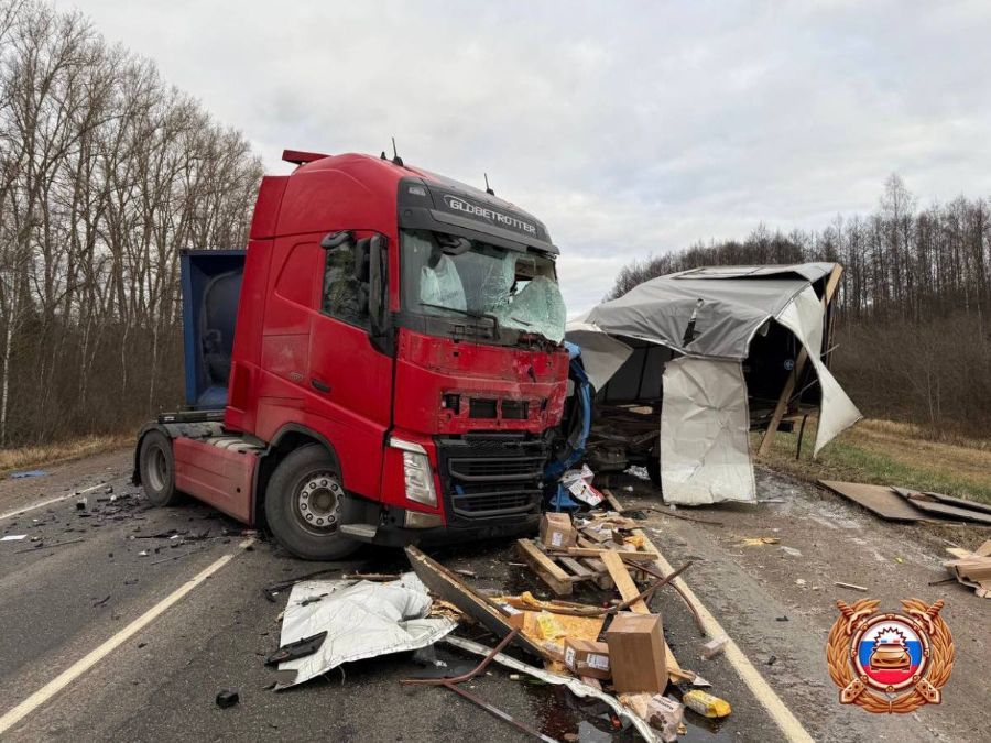 В Калининском округе столкнулись грузовики, водитель погиб