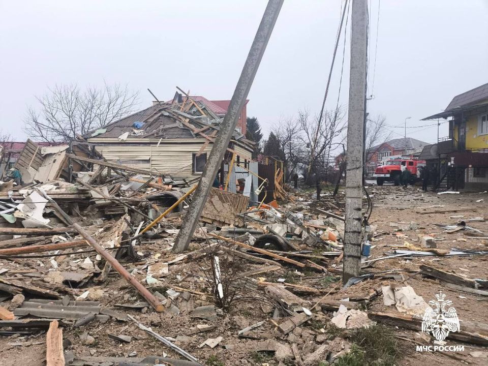 Взрыв, предположительно, газовоздушной смеси произошел в белгородской Алексеевке, сообщили в региональном МЧС