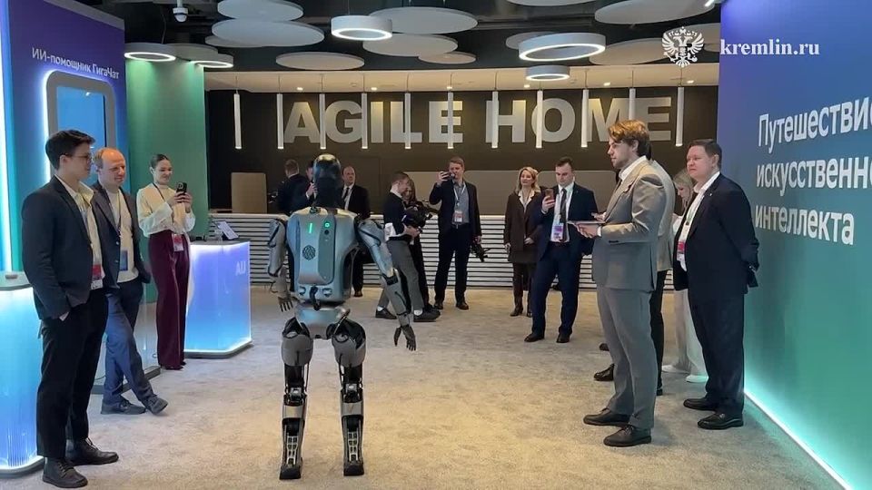 Далее в программе Президента – участие в мероприятиях в рамках конференции «Путешествие в мир искусственного интеллекта»