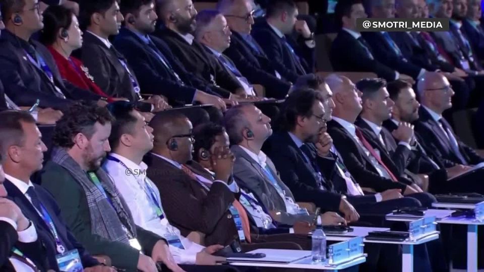 К марту 2026 года правительства, министерства и ведомства должны представить национальный план внедрения генеративного искусственного интеллекта — Путин