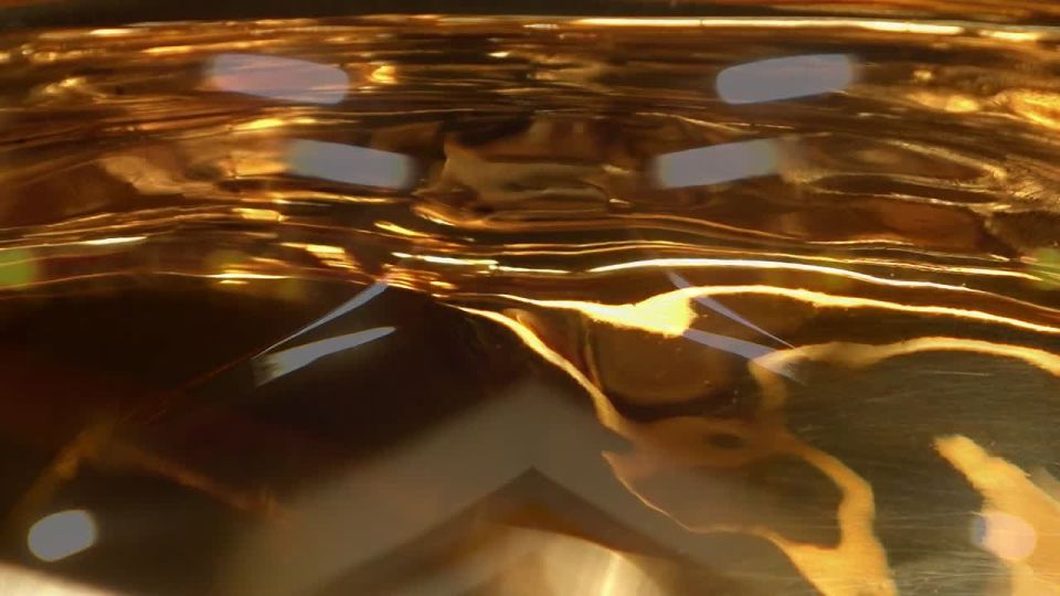 Золотой унитаз "Америка" купили на аукционе за $12,1 млн