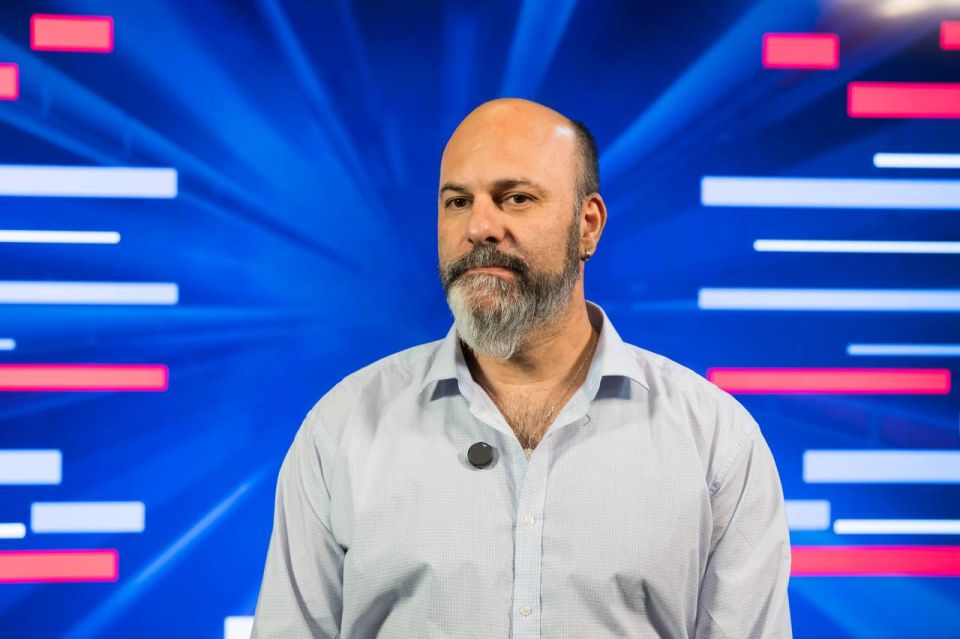 Чилийский писатель Патрисио Мери Белл представил книгу «Дети Донбасса» в ОП РФ