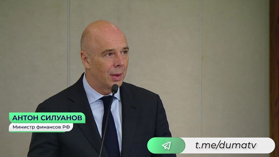 Министр финансов РФ Антон Силуанов на пленарном заседании Госдумы поблагодарил депутатов за консолидированное решение по принятию закона о бюджете на 2026 год и на плановый период 2027-2028 годов