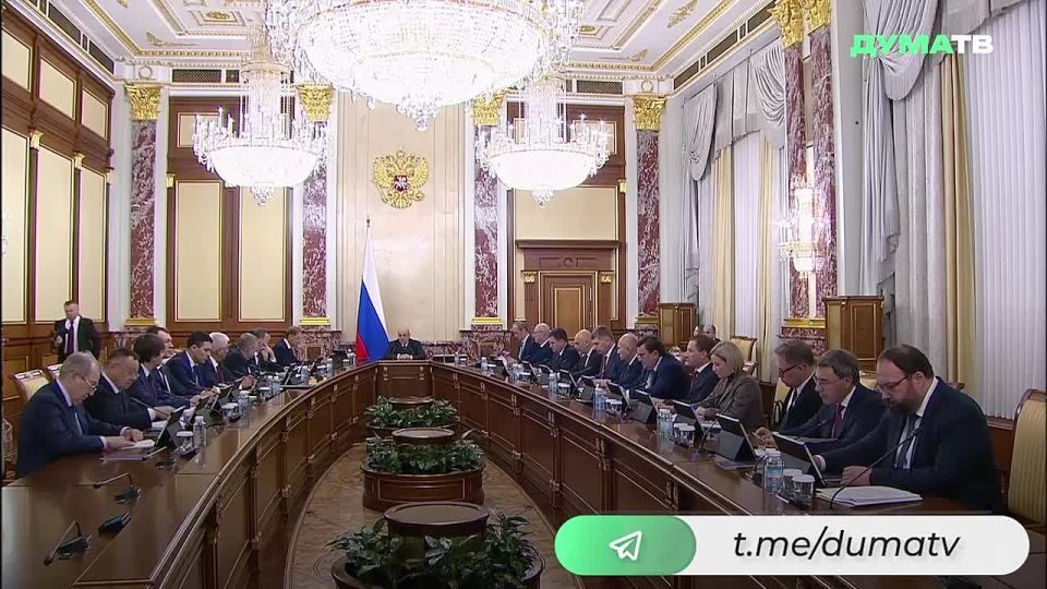 Председатель Правительства РФ Михаил Мишустин поблагодарил Председателя Госдумы Вячеслава Володина и депутатов за конструктивный подход к работе над проектом федерального бюджета на 2026-2028 годы