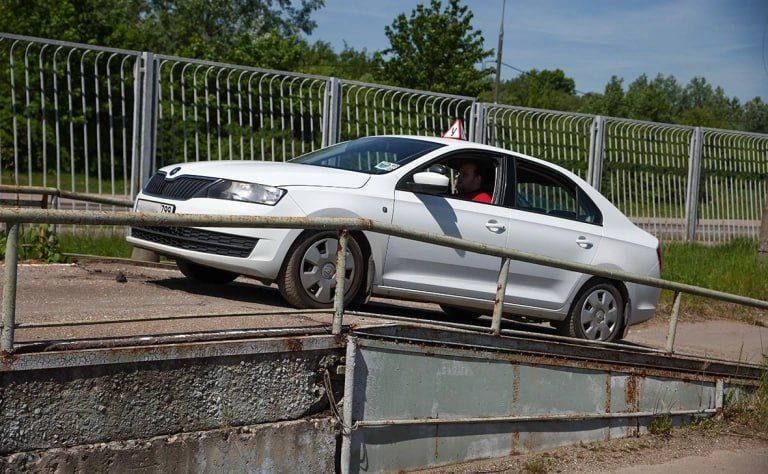 Власти рассмотрят вопрос о внедрении автоматизированного приема экзаменов на водительские права
