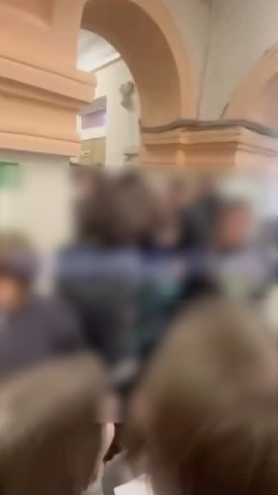 Давка в раздевалке одной из школ Владивостока: ученики получили травмы