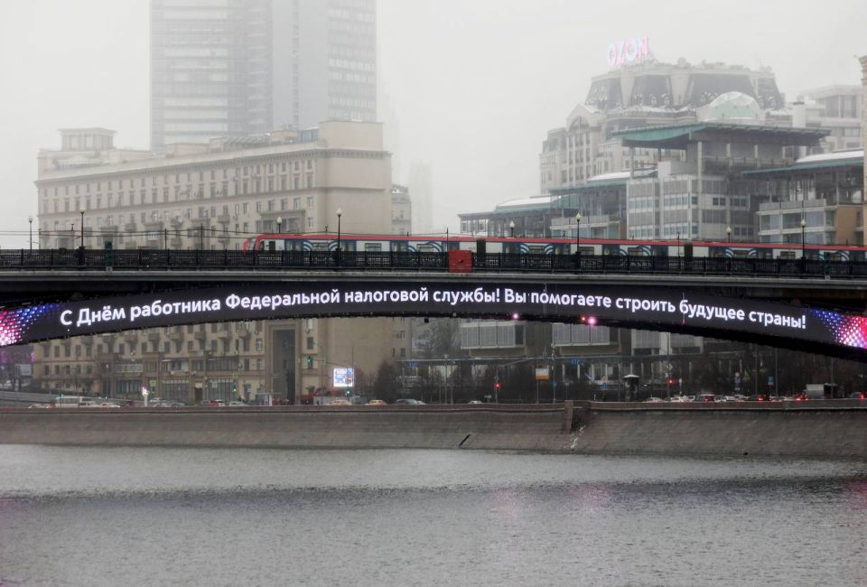 Но и на этом поздравления не заканчиваются…