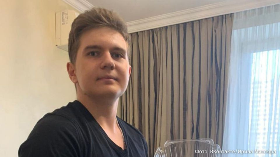 Артем Миссюра из Балашихи, обвиняемый в массовых отравлениях близких, тестировал способ убийства на своей девушке, сообщил корреспондент РЕН ТВ