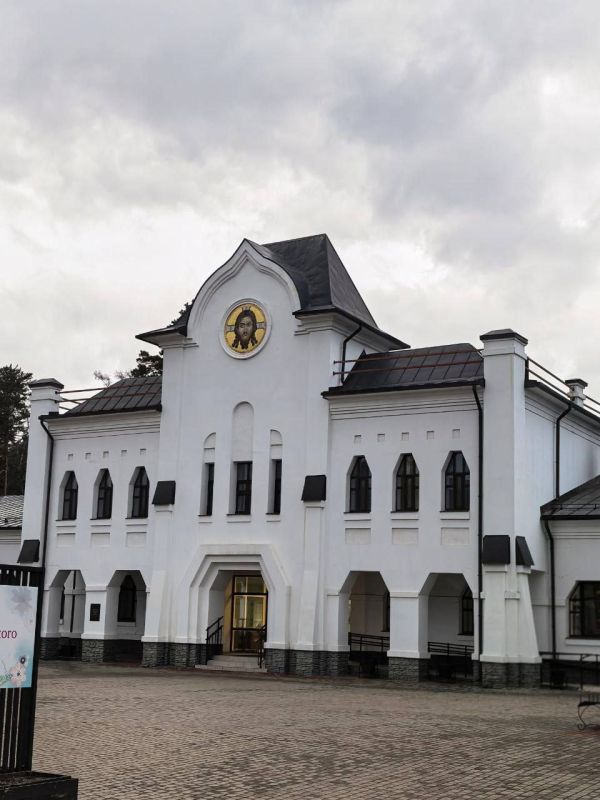 Анна Кузнецова: Это Свято-Успенский мужской монастырь, что находится в Красноярском крае, на берегу Енисея, в красивейшем месте