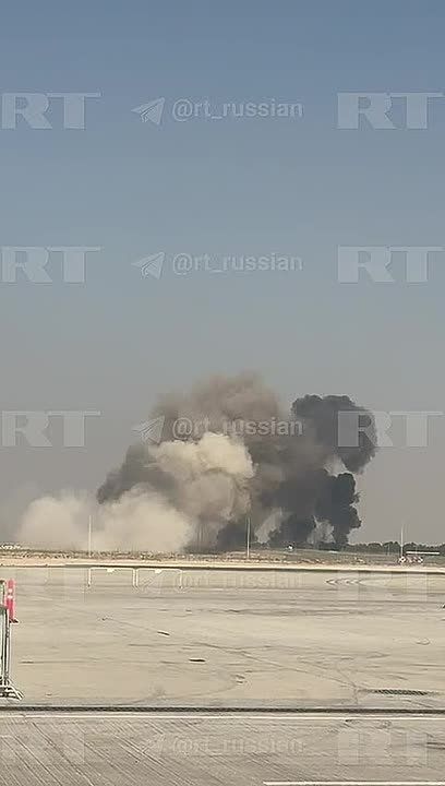 Пилот индийского истребителя погиб в результате крушения на авиашоу в Дубае