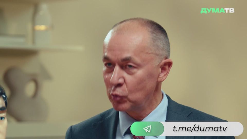 Кофеин, таурин, сахар — и это лишь малая часть веществ, содержащихся в популярных энергетических напитках