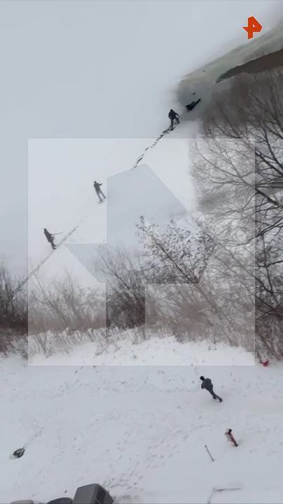 Спасатели подняли тело мальчика, провалившегося под лёд в Новосибирске