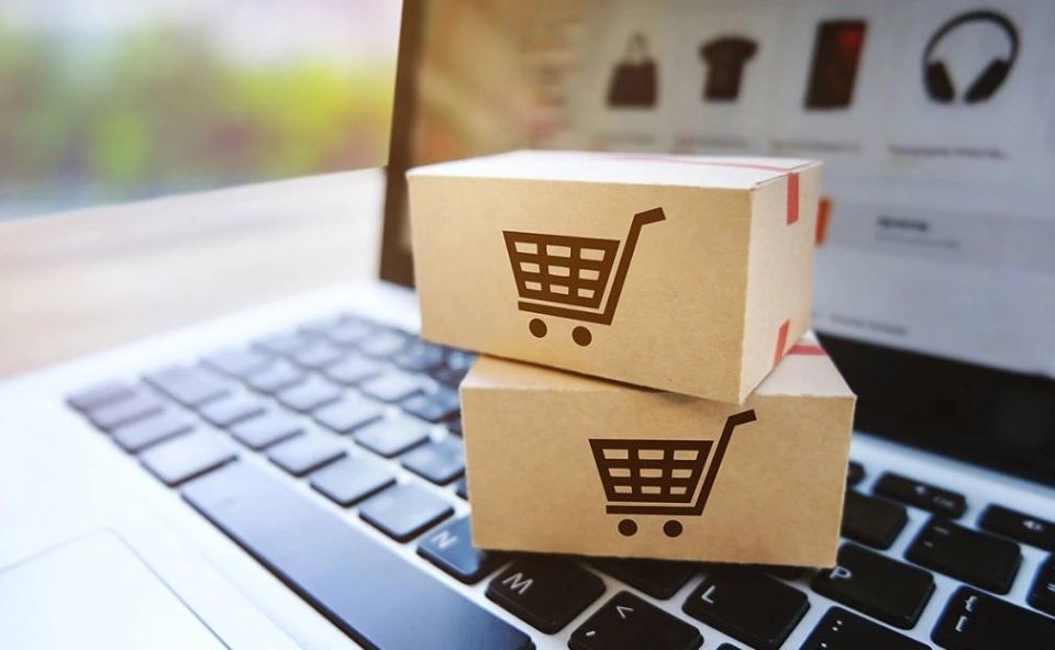 Этой осенью крупные банки активно заговорили о необходимости ограничить скидки на маркетплейсах, которые покупатель получает, оплачивая товары картой банка, аффилированного с площадкой (так называемые зеленые ценники)