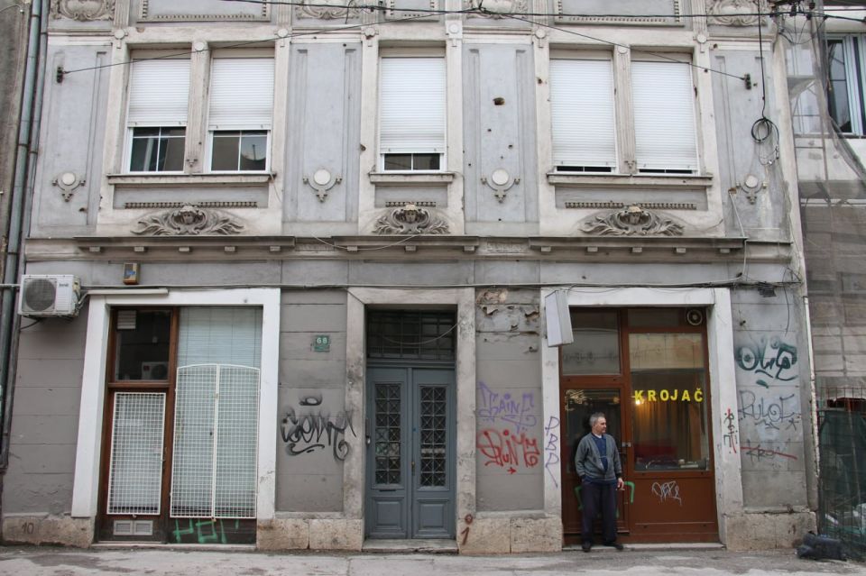 ,  30  ,  ,   ()    ,         