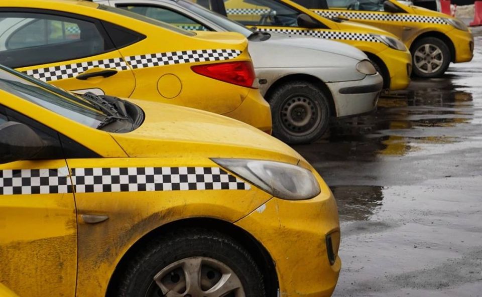 Правительство поддержало законопроект группы депутатов, позволяющий частным водителям такси использовать в работе личные автомобили, не соответствующие требованиям по локализации, сообщили РБК два источника, знакомых с...