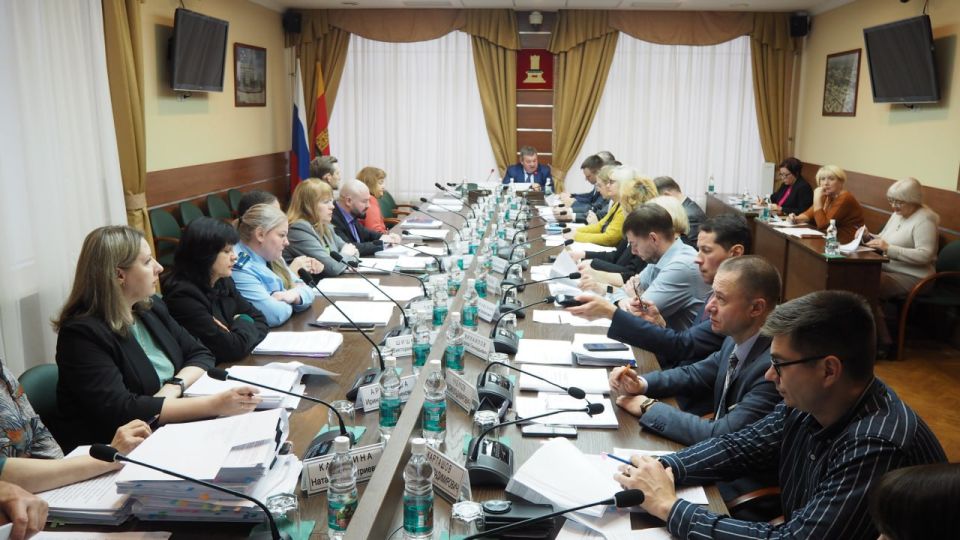 На заседании комитета по госустройству и местному самоуправлению, которое прошло под председательством Александра Клиновского, было рассмотрено 11 вопросов