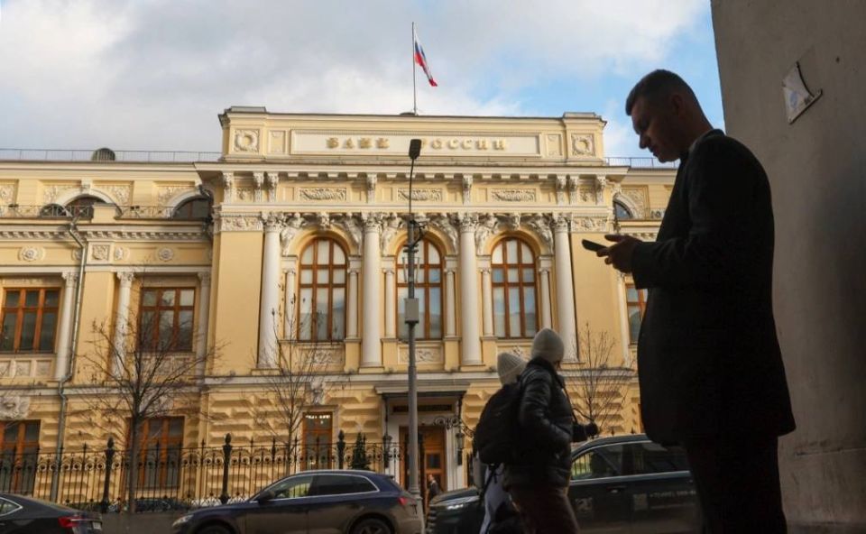 Центробанк отреагировал на просьбу российских банков и предложил Министерству экономического развития запретить продажу продуктов дочерних банков маркетплейсов на их собственных онлайн-платформах