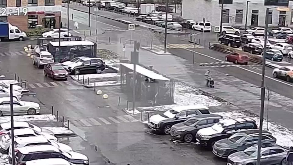 Курьер сбил 10-летнюю девочку на "зебре" в Москве