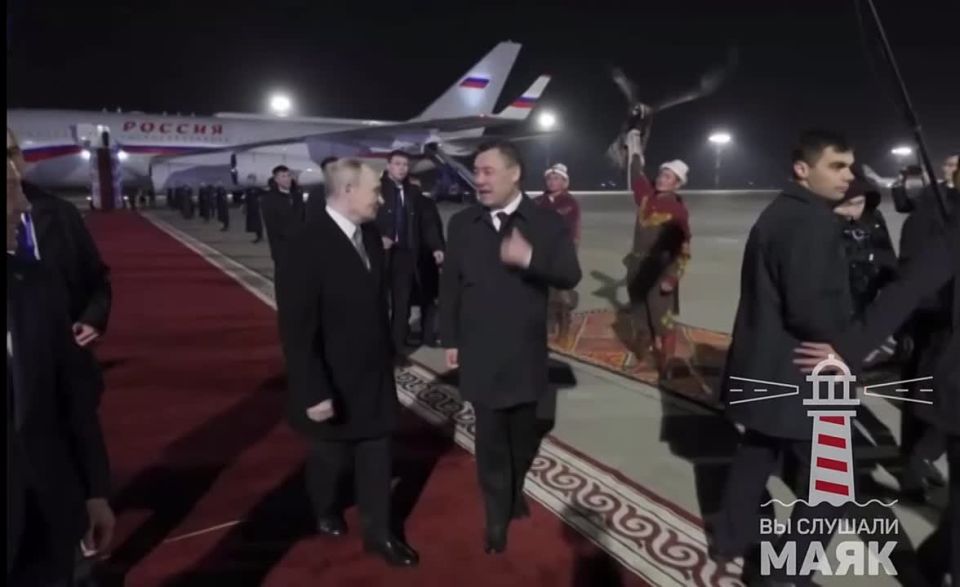 Беркут помахал Путину крыльями