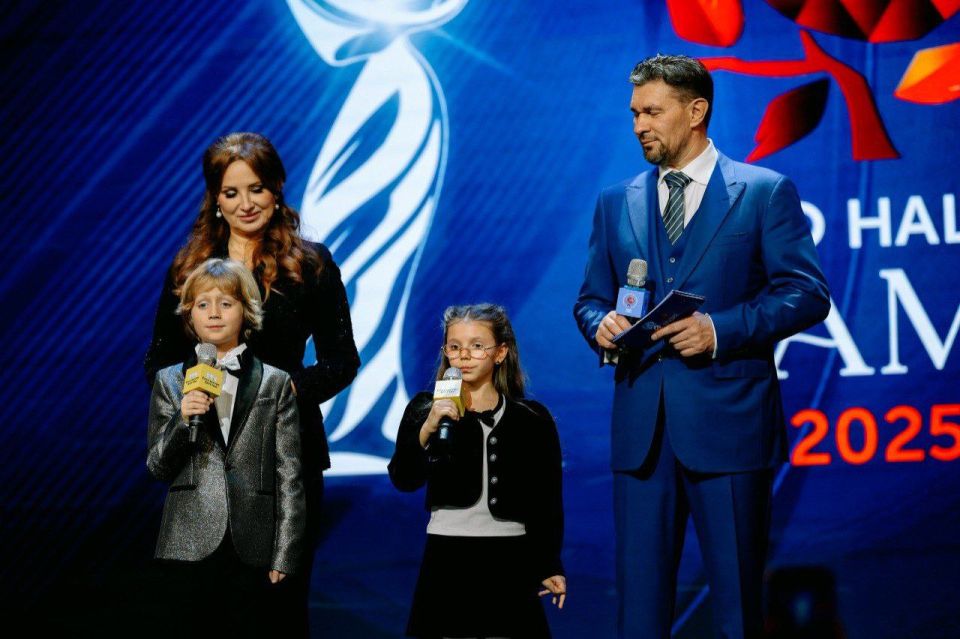 «Лицо Нации. Мама» - это премия, которая своей целью ставит рассказать о мамах страны «Лицо Нации. Мама» - это премия, которая своей целью ставит рассказать о мамах страны