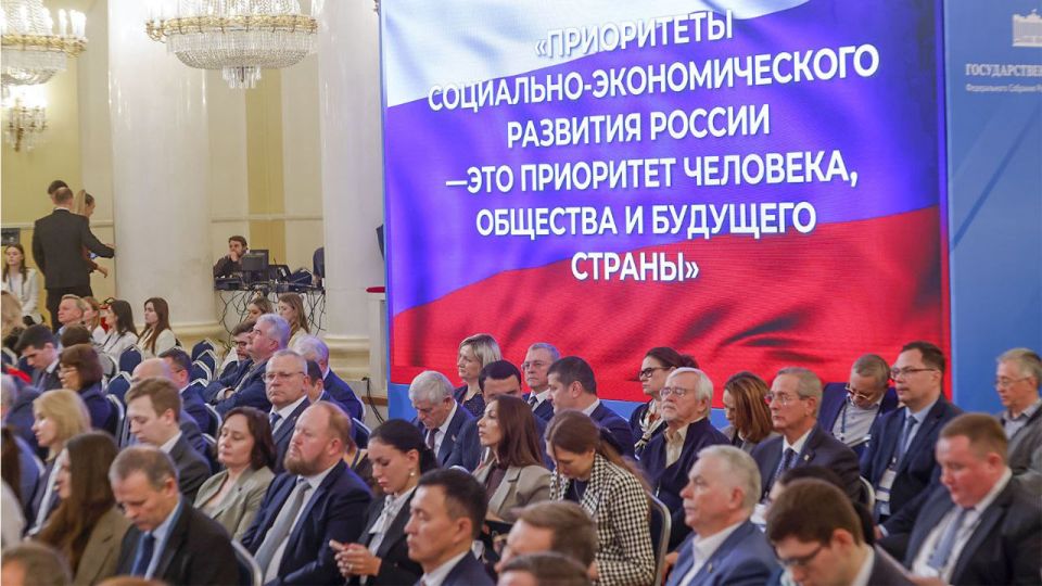 Сергей Миронов: По прогнозам экспертов, рост нашей экономики в IV квартале будет 0%. Что же случилось на четвертый год специальной военной операции? Санкции? Хуже! «Случилась» либеральная политика Центробанка и финансового... Сергей Миронов: По прогнозам экспертов, рост нашей экономики в IV квартале будет 0%. Что же случилось на четвертый год специальной военной операции? Санкции? Хуже! «Случилась» либеральная политика Центробанка и финансового...