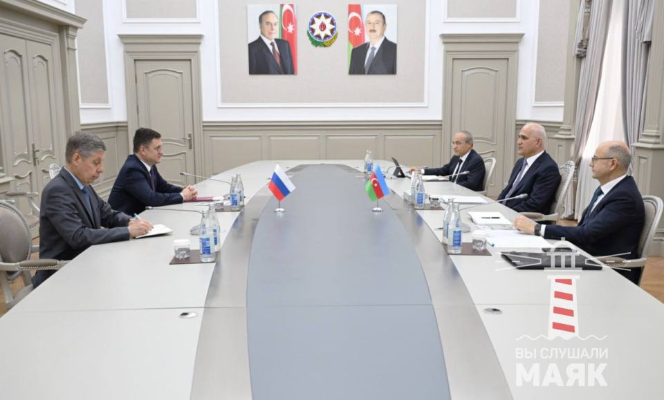 Новак встретился с заместителем премьер-министра Азербайджана Шахином Мустафаевым