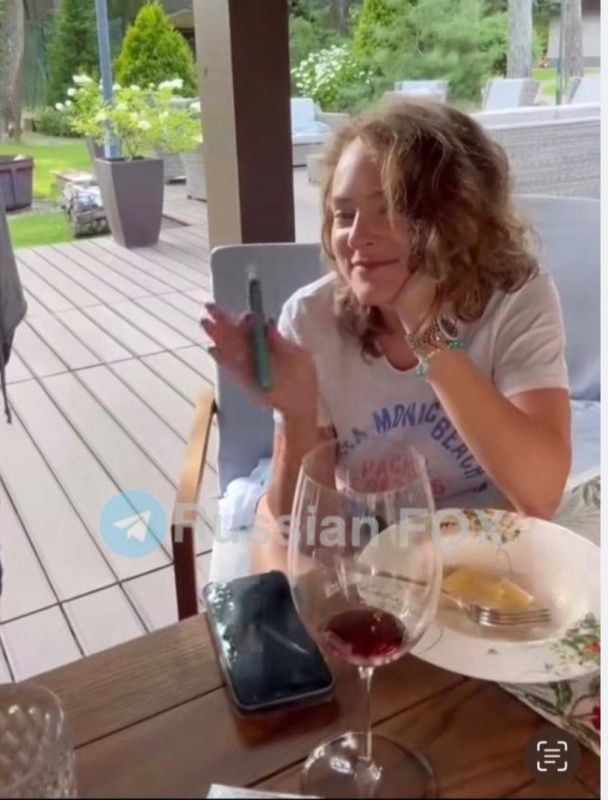 Марина Ахмедова: Не комментировала уголовное дело актрисы Аглаи Тарасовой, кроме одного раза, когда ее только задержали с гашишным вейпом