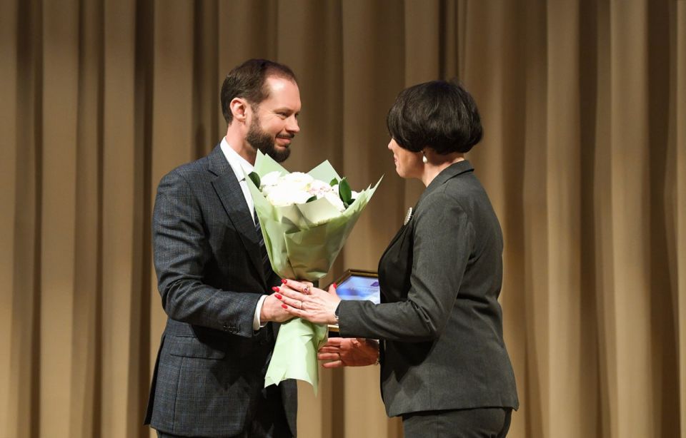 26 ноября состоялось праздничное мероприятие, посвященное Дню работника налоговых органов РФ. С 35-летием федеральной службы специалистов Верхневолжья поздравили врио Губернатора Виталий Королев, председатель ЗСТО Сергей... 26 ноября состоялось праздничное мероприятие, посвященное Дню работника налоговых органов РФ. С 35-летием федеральной службы специалистов Верхневолжья поздравили врио Губернатора Виталий Королев, председатель ЗСТО Сергей...