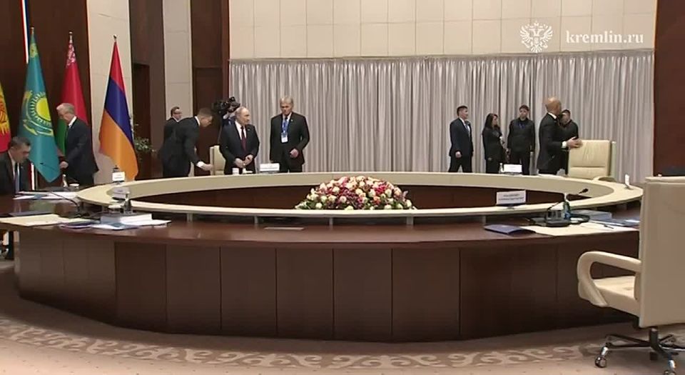 Саммит открылся встречей в узком составе