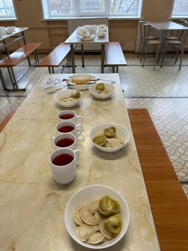 Общественники и родители оценили качество питания в волгоградской школе № 32 Общественники и родители оценили качество питания в волгоградской школе № 32