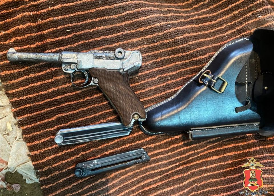 Житель Тверской области выкопал целый арсенал военного оружия и боеприпасов Житель Тверской области выкопал целый арсенал военного оружия и боеприпасов