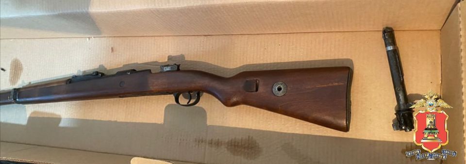 Житель Тверской области выкопал целый арсенал военного оружия и боеприпасов Житель Тверской области выкопал целый арсенал военного оружия и боеприпасов