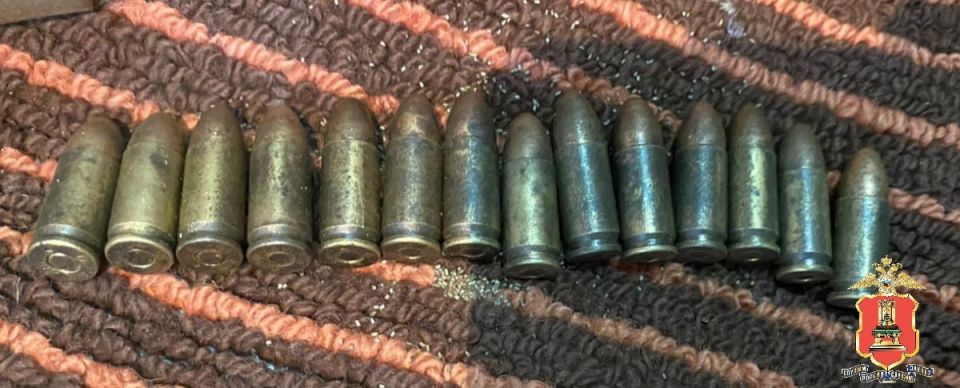 Житель Тверской области выкопал целый арсенал военного оружия и боеприпасов Житель Тверской области выкопал целый арсенал военного оружия и боеприпасов