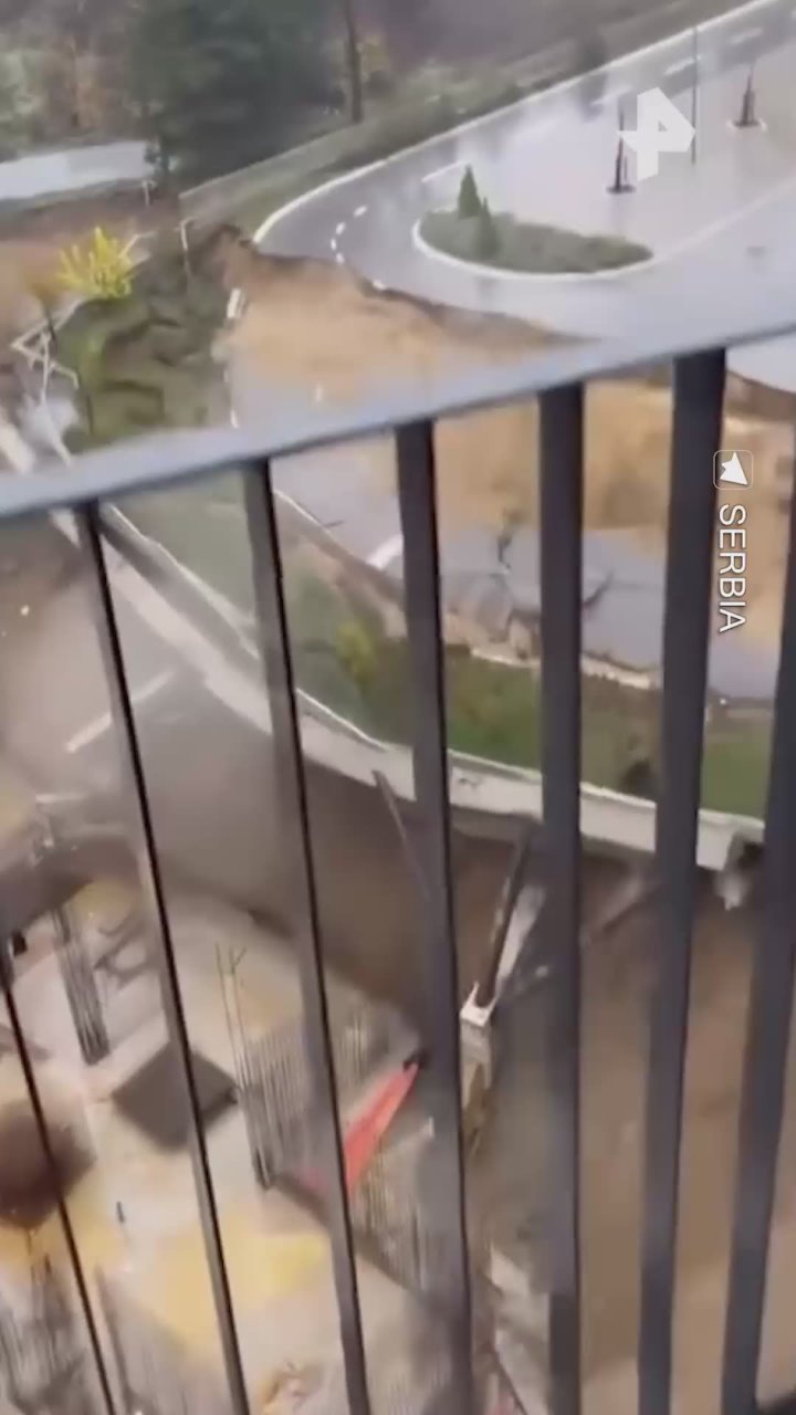 Часть дорожной развязки обрушилась в сербском городе Крагуевац