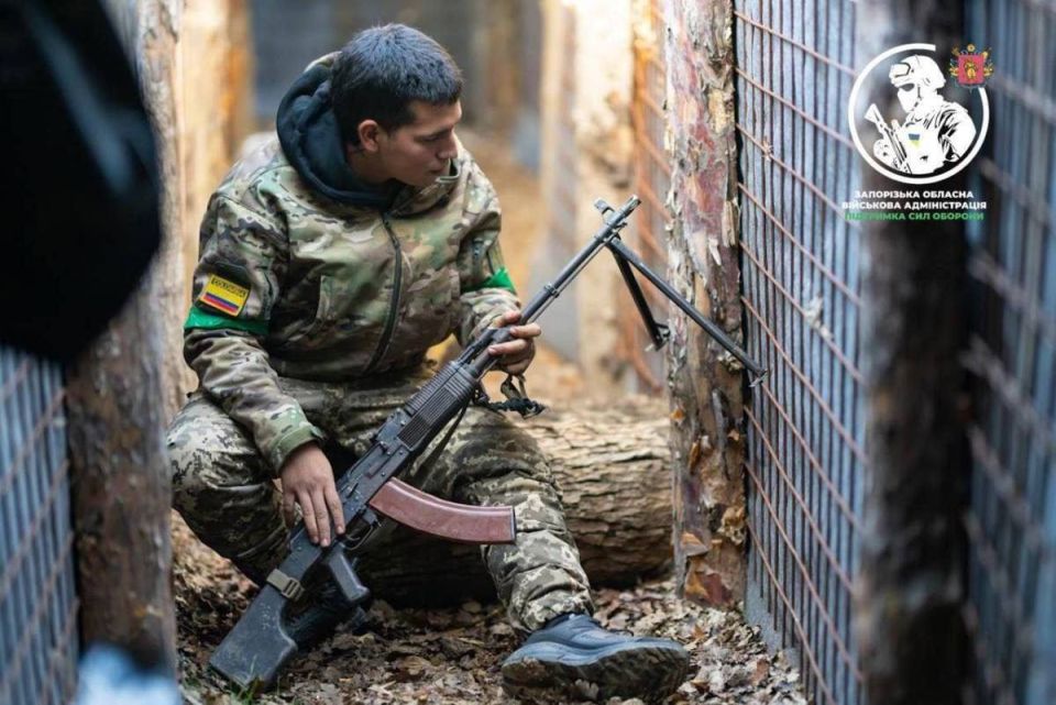 Андрей Руденко: Хохлы показали колумбийских наёмников, находящихся на службе в ВСУ Андрей Руденко: Хохлы показали колумбийских наёмников, находящихся на службе в ВСУ