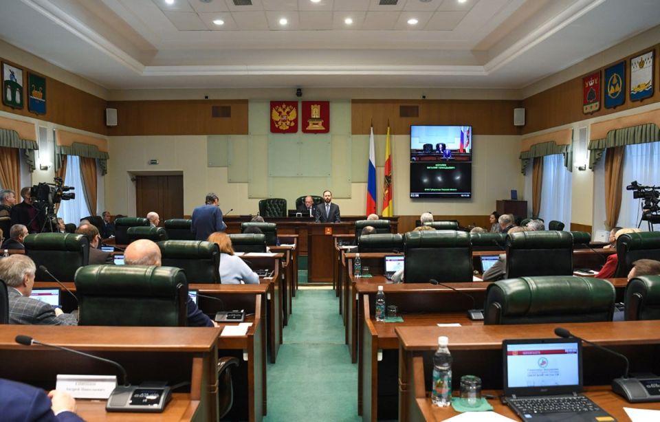 28 ноября врио Губернатора Виталий Королев впервые выступил перед депутатами Законодательного Собрания и ответил на вопросы представителей депутатских фракций в рамках очередного заседания ЗС, которое провел председатель...