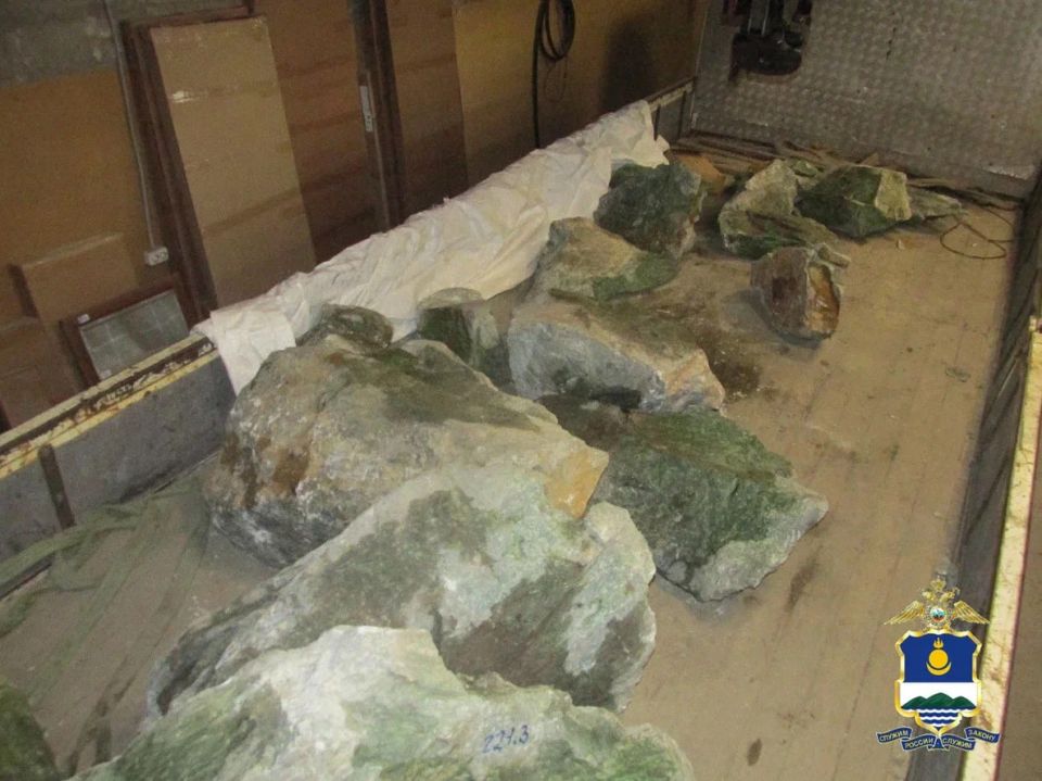 Житель Бурятии всех обманул и в обход закона добыл нефрита на 55 миллионов рублей — полиция завершила расследование большой аферы Житель Бурятии всех обманул и в обход закона добыл нефрита на 55 миллионов рублей — полиция завершила расследование большой аферы