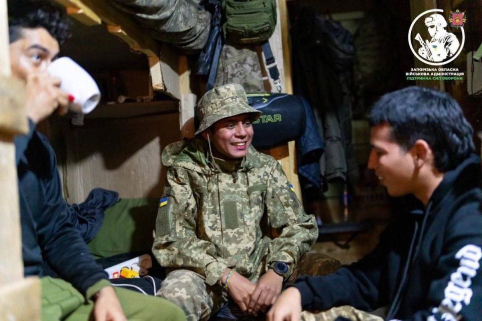 Андрей Руденко: Хохлы показали колумбийских наёмников, находящихся на службе в ВСУ Андрей Руденко: Хохлы показали колумбийских наёмников, находящихся на службе в ВСУ