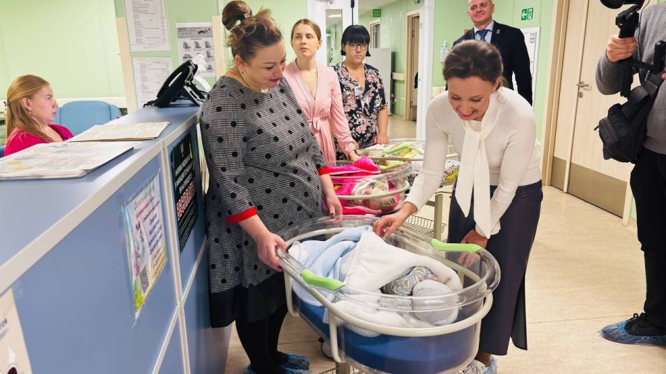 Анна Кузнецова: В перинатальном центре в Донецке поздравили мам с праздником!