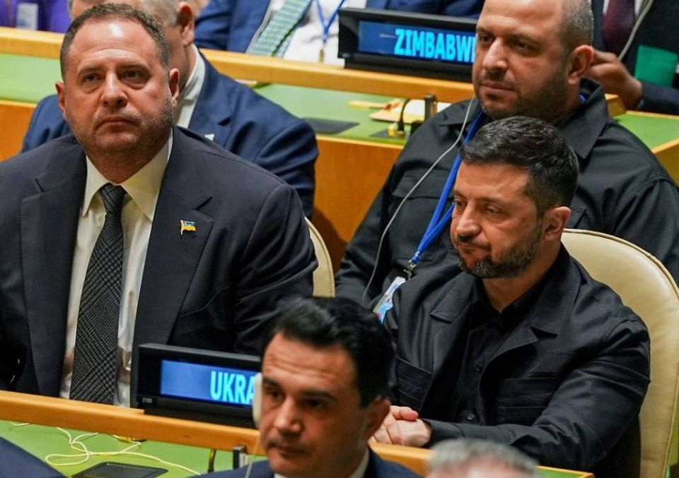 Многие считают Ермака «продюсером» в правящей дуополии* с бывшим телекомиком, пишет Politico