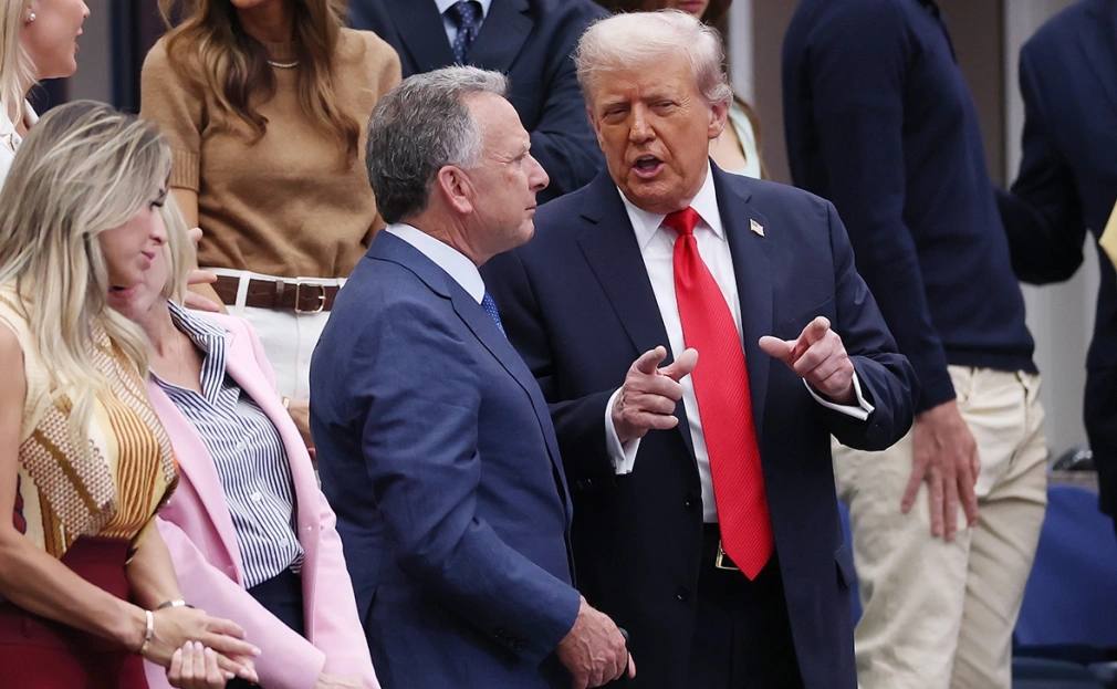 Евросоюз провел успешную «спасательную операцию» по изменению американского мирного плана, первоначальные условия которого власти Украины сочли невыгодными, пишет The Guardian