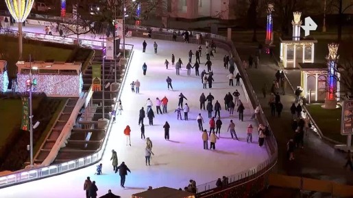 "Согреваемся благодаря улыбкам и теплу друг друга": на ВДНХ в Москве торжественно открыли один из крупнейших катков
