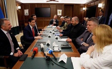 В Майами началась встреча украинской делегации, возглавляемой секретарем Совета национальной безопасности и обороны (СНБО) Украины Рустемом Умеровым, со спецпосланником президента США Дональда Трампа Стивом Уиткоффом...