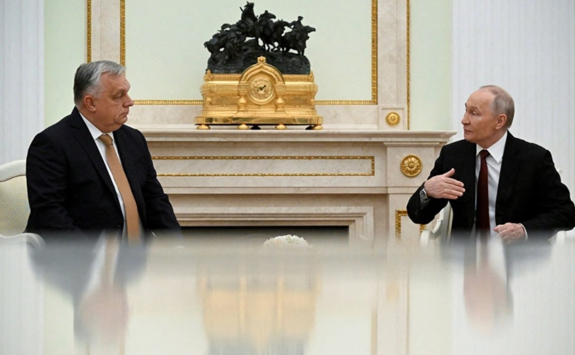 Венгерский премьер-министр Виктор Орбан на встрече с российским президентом Владимиром Путиным в Кремле услышал некорректный перевод слов российского лидера из-за некачественной работы переводчицы, пишет Telex