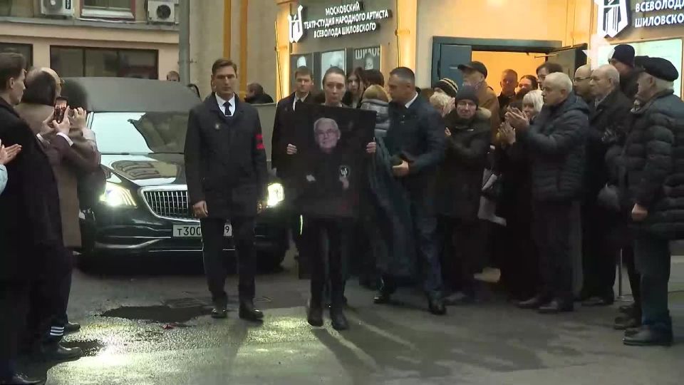 Прощание с народным артистом РСФСР Всеволодом Шиловским завершилось в его Московском театре-студии