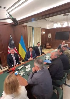 График выборов на Украине — одна из тем на переговорах делегаций Киева и Вашингтона, пишет WSJ