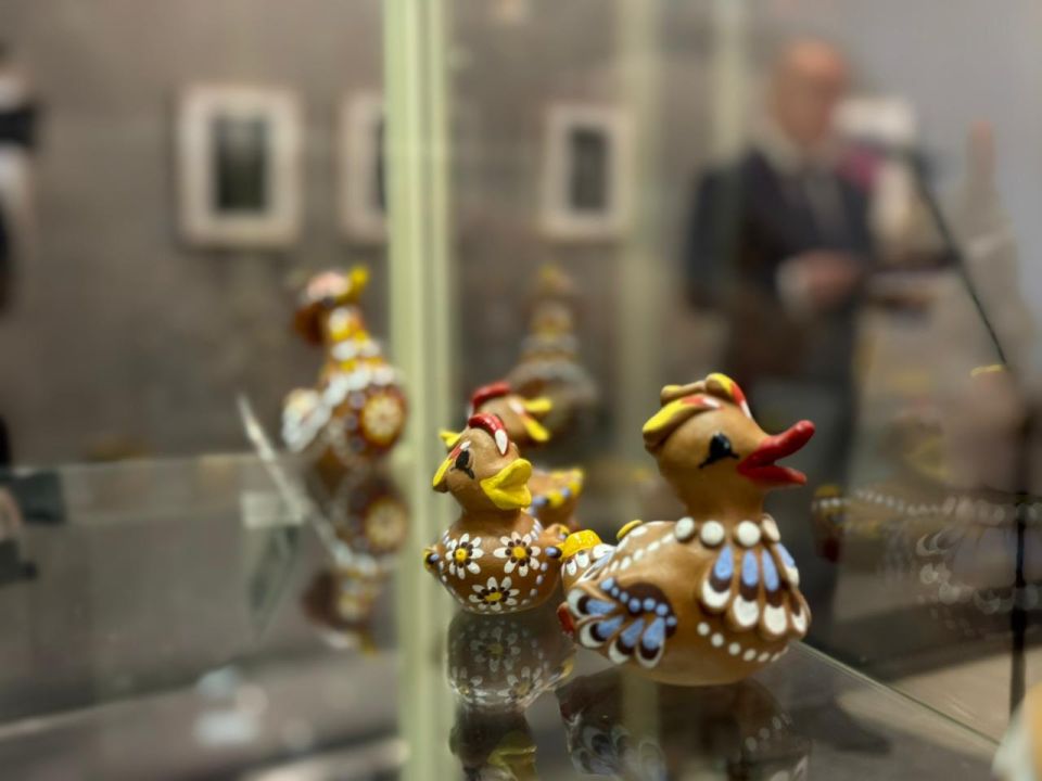 В Тверском городском музейно-выставочном центре открылась юбилейная выставка «Сокровища новоторжской глиняной игрушки», посвященная 50-летию организации в Торжке уникального производства, родившегося из традиционного...