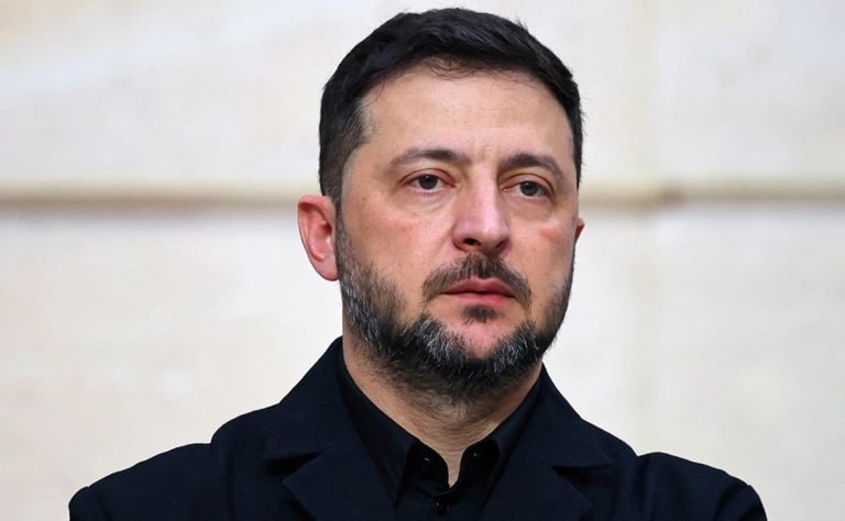 В день обысков дома у Андрея Ермака, который на тот момент занимал пост главы офиса президента Украины, Владимир Зеленский провел совещание с руководителем САП Александром Клименко и директором НАБУ Семеном Кривоносом...