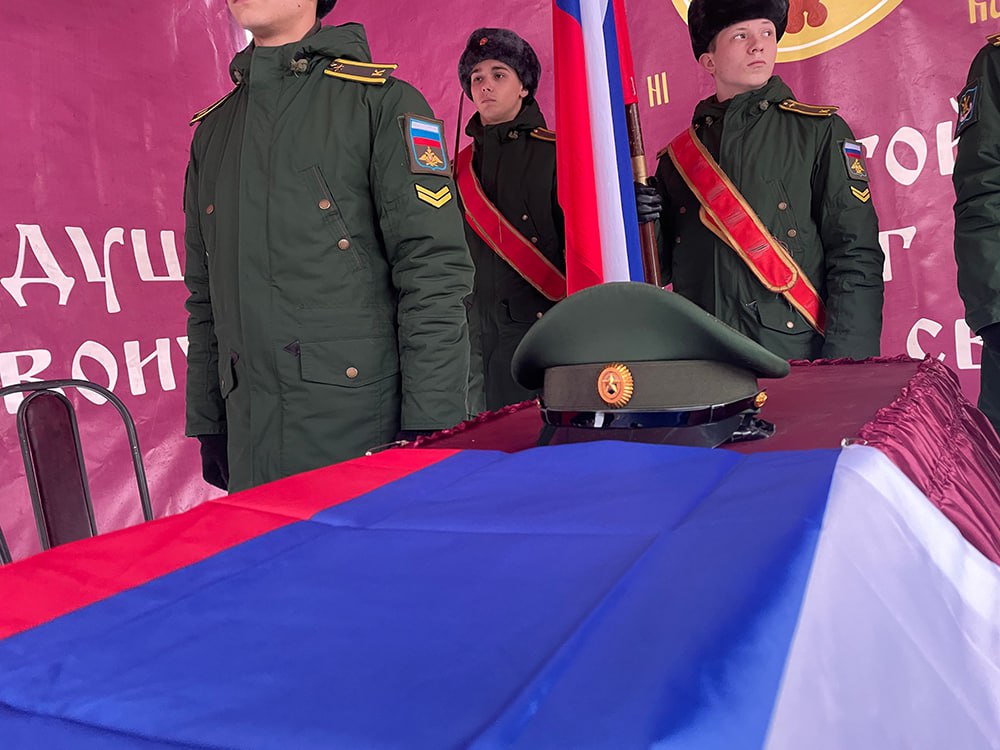 В Тверской области прошли проводы героя СВО с воинскими почестями и оркестром В Тверской области прошли проводы героя СВО с воинскими почестями и оркестром